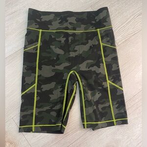 ALL ACCESS CAMOUFLAGE BIKER SHORTS SIZE SMALL!!! WORN ONCE!!!!!!